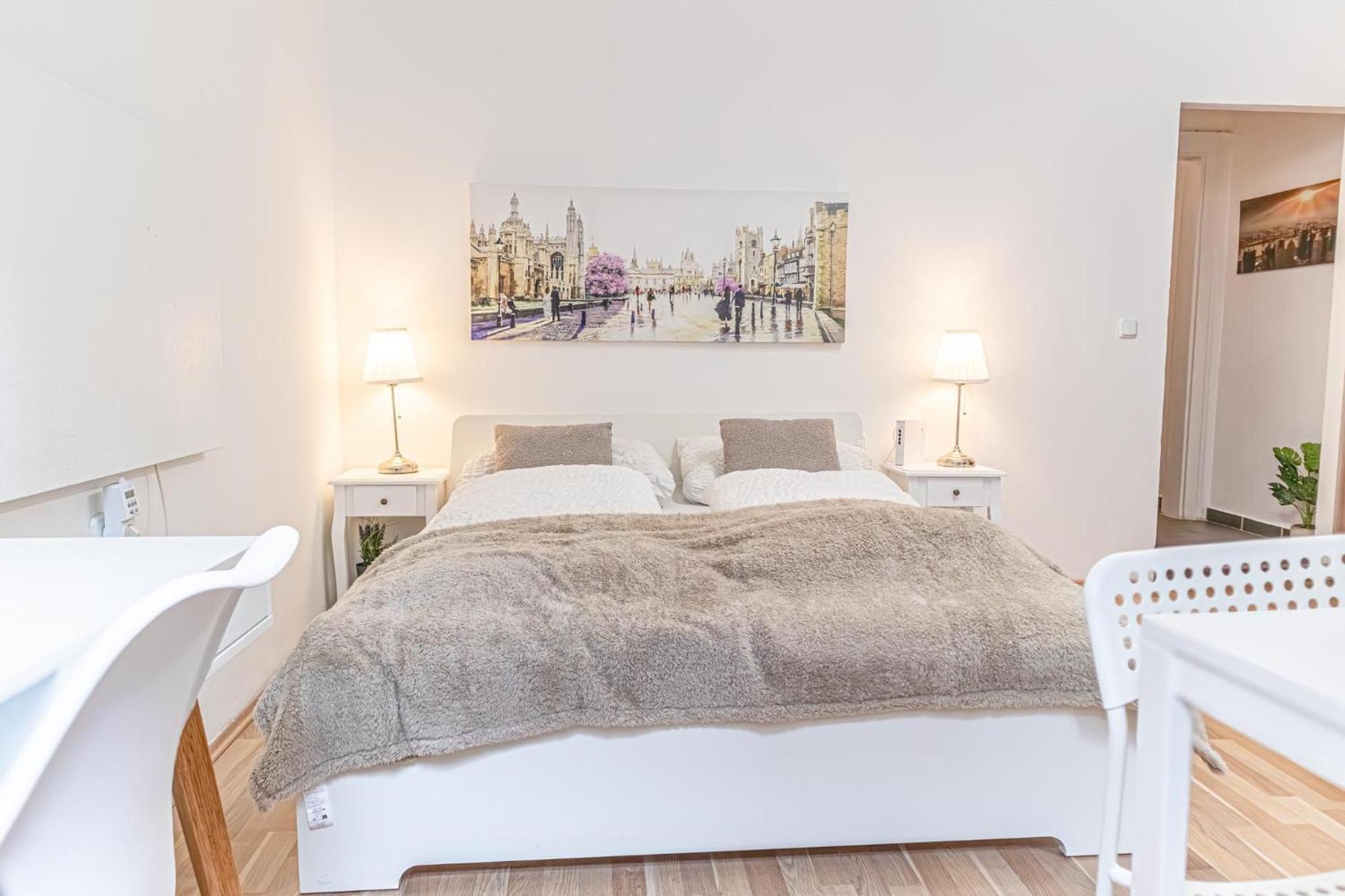 Economy Living- 1br In The Heart Of