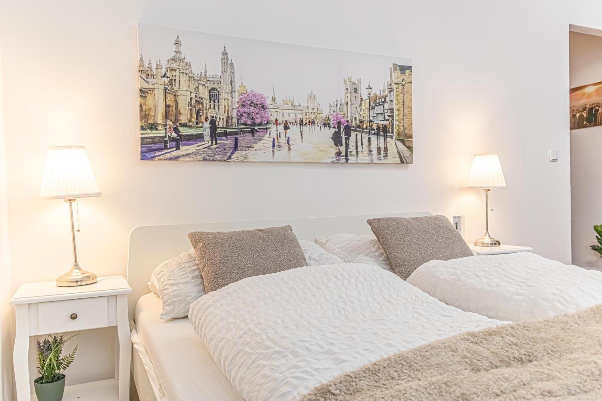 Economy Living- 1br In The Heart Of *